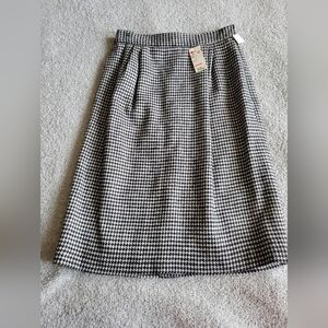 🌼B2G1 3/$20🌼 Vintage Black and White Houndstooth Skirt Size 10 (6)
